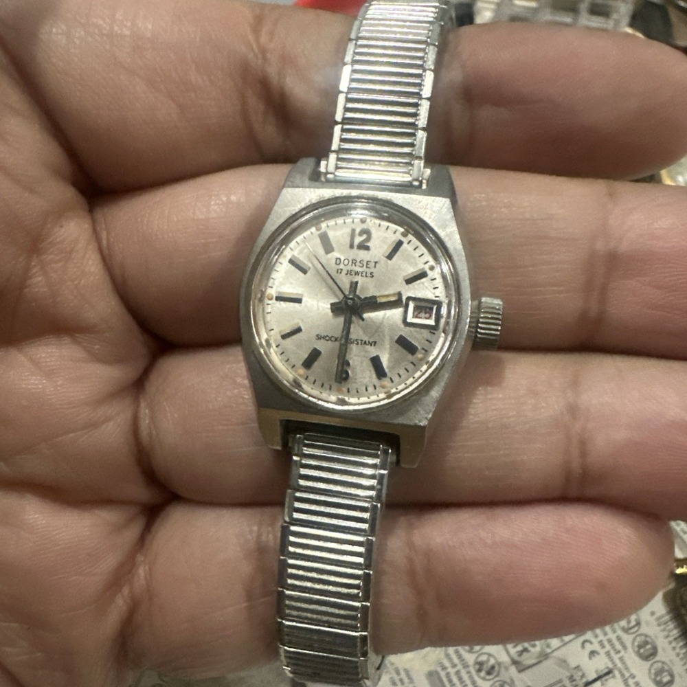 Working Vintage Dorset 22mm Ladies Silver Watch Manual Wind 17 Jewel Date Runs